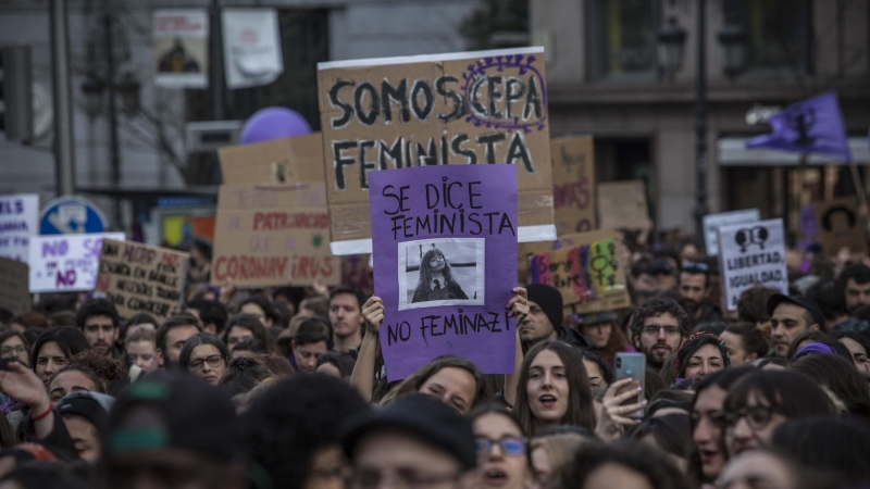 Pancartas en la manifestación del 8M en Madrid.- JAIRO VARGAS