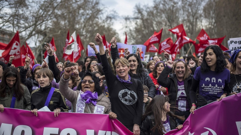 Manifestantes durante la marcha feminista de Madrid.- JAIRO VARGAS