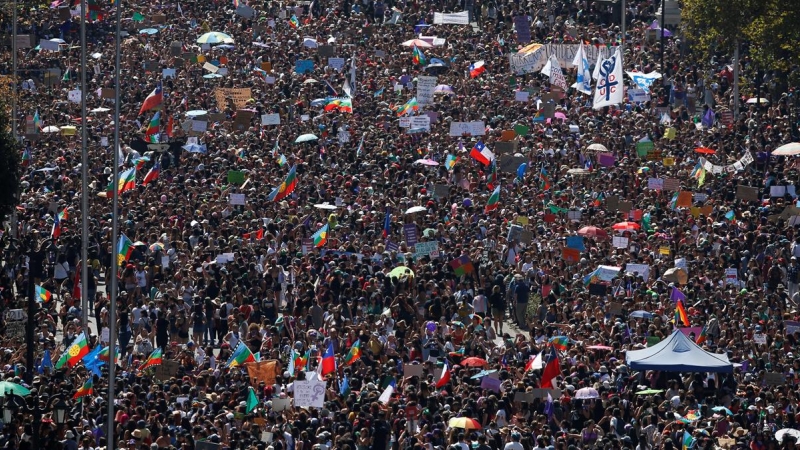 Vista aérea de la masiva manifestación en Santiago de Chile. - REUTERS