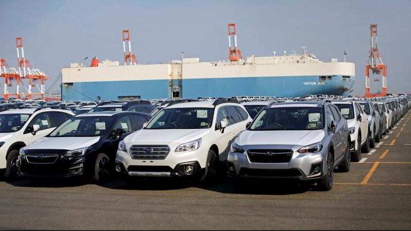 Automóviles de Subaru esperan ser exportados en un puerto de Yokohama (Japón). REUTERS / Toru Hanai