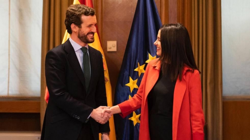 El líder del PP, Pablo Casado y su homóloga en Cs, Inés Arrimadas, en el Congreso. Fuente: PP (David Mudarra)