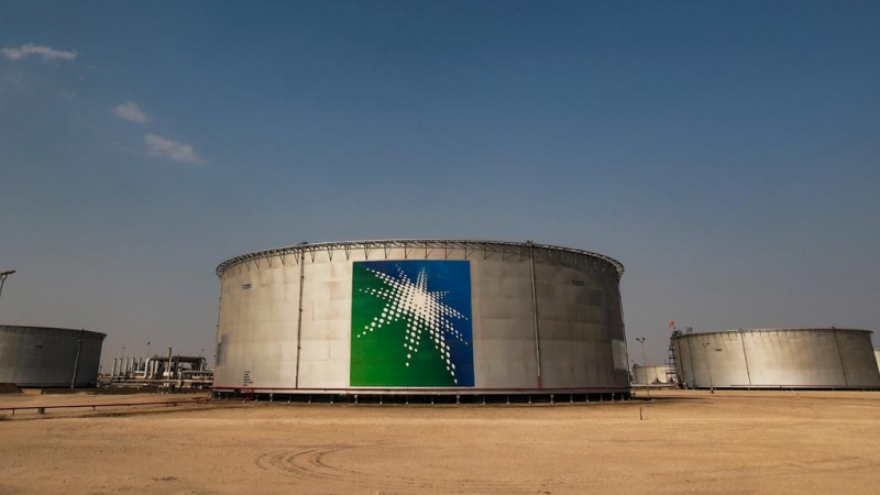 Tanques de almacenamiento de la petrolera estatal Saudi Aramco, en Abqaiq. REUTERS/Maxim Shemetov