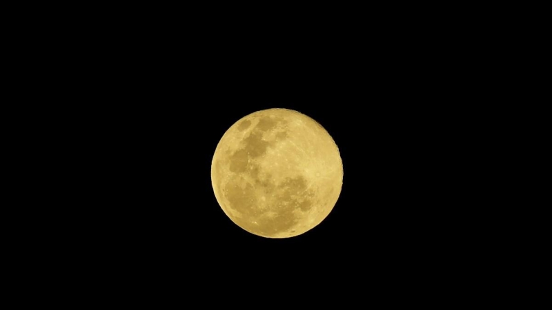 ES1002. SAN SALVADOR (EL SALVADOR), 09/03/2020.- Vista de la súper luna este lunes, en San Salvador (El Salvador). EFE/ Rodrigo Sura