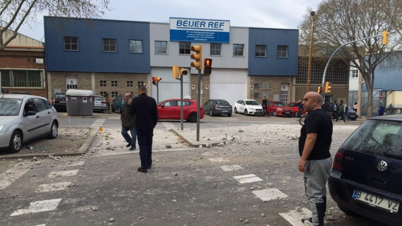 Runes després de l'explosió d'una fàbrica química al barri de la Verneda de Barcelona. @portadasinrazon