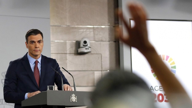 El presidente del Gobierno, Pedro Sánchez, durante la rueda de prensa ofrecida en el Palacio de la Moncloa para hablar de medidas frente al coronavirus. EFE/JAVIER LIZÓN