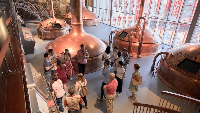 Sala de las antiguas calderas de cocción del museo Mundo Estrella Galicia. / MEGA