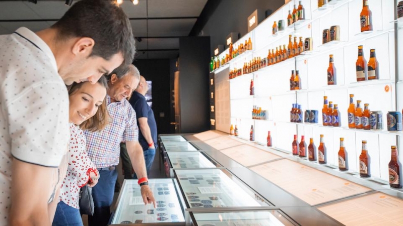 Colección de botellas y etiquetas de la cerveza Estrella Galicia. / MEGA