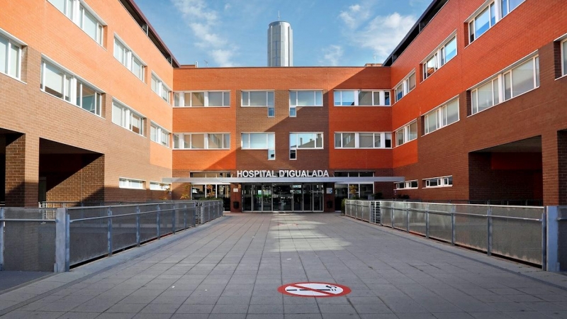 Vista del Hospital de Igualada en el que un brote de coronavirus SARS-CoV-2 ha afectado a una veintena de personas. /EFE