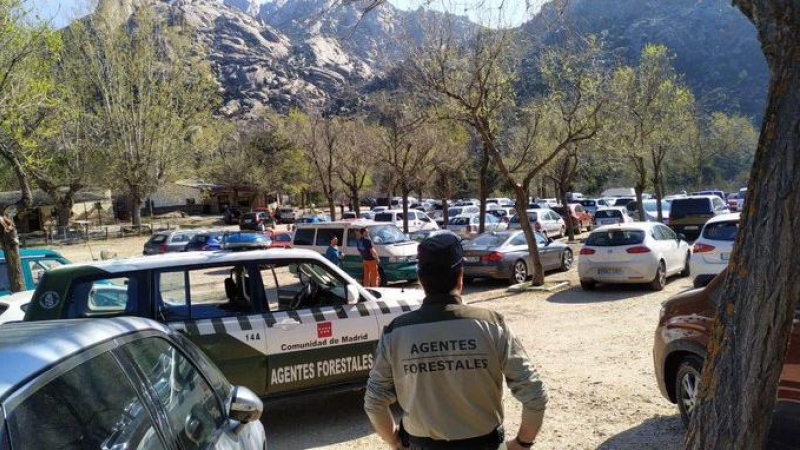 Imagen del parking de La Pedriza durante este sáado difundida por el 112 a través de redes sociales.