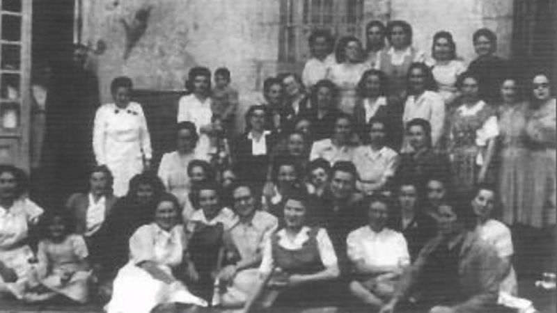 “Reclusas de la cárcel de Segovia (septiembre de 1948).- Imagen extraída de la obra 'Irredentadas' de Ricard Vinyes