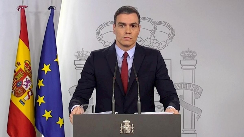 Captura de vídeo del presidente del Gobierno, Pedro Sánchez, en la comparecencia posterior al Consejo de Ministros extraordinario que ha tenido como fin la aprobación del decreto del estado de alarma. Sánchez ha precisado este sábado que el Gobierno de Es