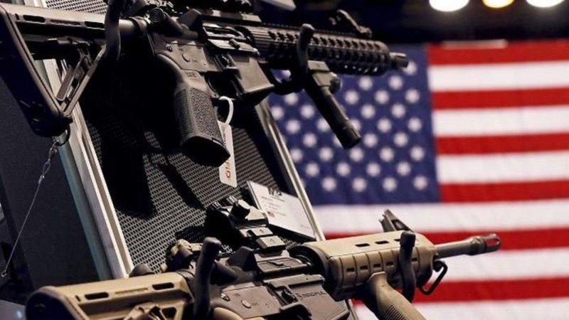 Rifles de asalto en una tienda de armas en los Estados Unidos. / REUTERS