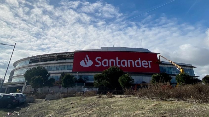 Uno de los edificios de la Ciudad Financiera del Grupo Santander cerca de la localidad madrileña de Boadilla del Monte. E.P./Eduardo Parra