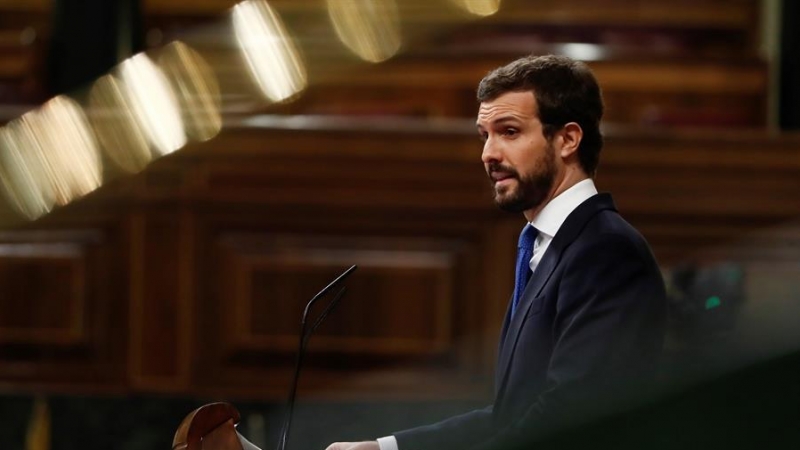 El líder del PP, Pablo Casado durante su intervención en el pleno extraordinario para explicar la declaración del estado de alarma y las medidas para paliar las consecuencias de la pandemia provocada por el coronavirus. EFE/Mariscal POOL