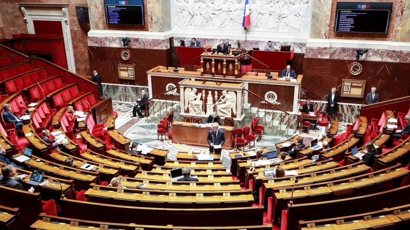 El ministro francés de Economía y Finanzas, Bruno Le Maire, interviene en la Asamblea Francesa, donde se debaten las medidas para hacer frente a la crisis del coronavirus. EFE / EPA / LUDOVIC MARIN