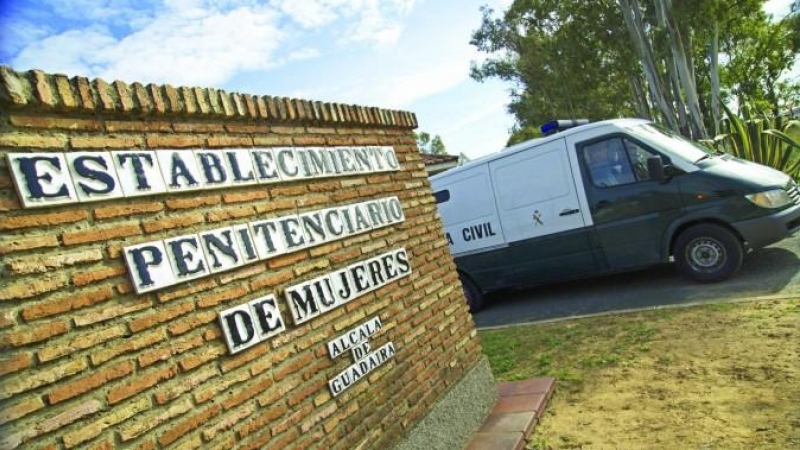 Puerta del centro penitenciario de mujeres de Alcalá de Guadaira en Sevilla.- EFE