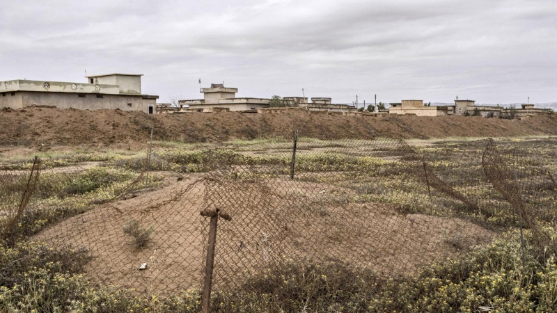 Vista de una de las fosas comunes donde fueron ejecutados por el Estado Islámico y enterrados los vecinos de Kojo, una localidad cercana a Sinjar. JM LÓPEZ