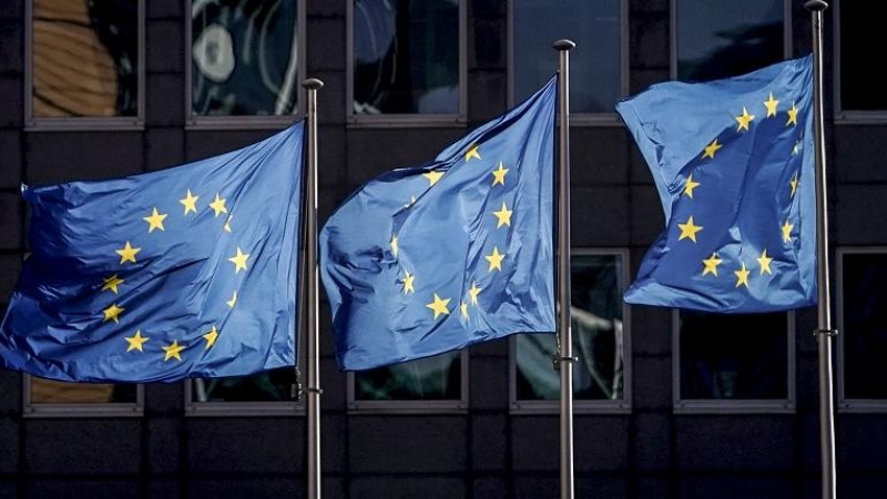 Banderas de la UE, delante del edificio de la Comisión Europea, en Bruselas. AFP/Kenzo Tribouillard