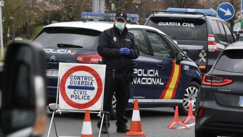 Imagen de control policial en las carreteras españolas. / Javier Colmenero - EFE