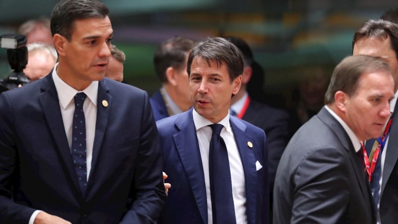 El presidente del Gobierno, Pedro Sánchez, y el primer ministro italiano Giuseppe Conte, en una imagen de archivo de una cumbre de la UE. EFE/Olivier Hoslet