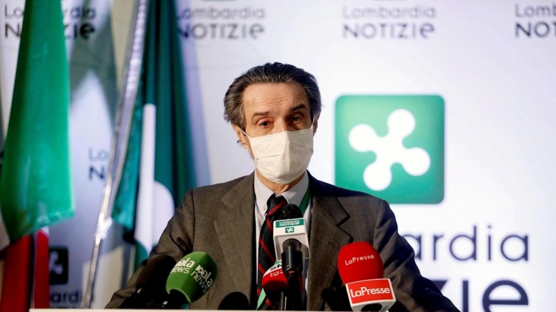 El presidente de Lombardía, Attilio Fontana, con mascarilla durante una rueda de prensa. EFE