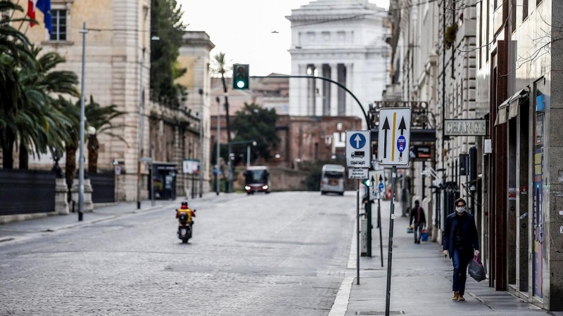 La Via Nazionale de Roma durante la emergencia del coronavirus. EFE/EPA/FABIO FRUSTACI
