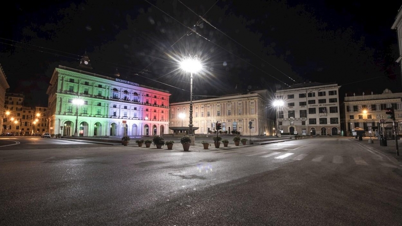 Plaza del centro de Roma, desierta por la pandemia. EFE/EPA/LUCA ZENNARO