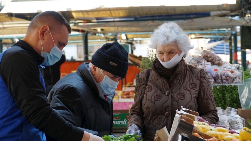 Imagen de un mercado de Venecia, Italia. EFE