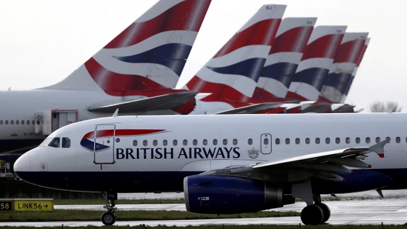 Aviones de British Airways, una de las aerolíneas del holding IAG,en el aeropuerto de Heathrow. REUTERS/Simon Dawson
