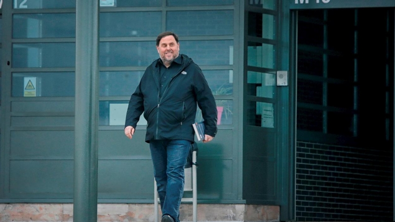 El exvicepresidente de la Generalitat Oriol Junqueras, en su primera salida de la cárcel de Lledoners. EFE/Susanna Sáez/Archivo