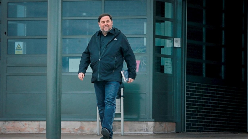 El exvicepresidente de la Generalitat Oriol Junqueras, en su primera salida de la cárcel de Lledoners. EFE/Susanna Sáez/Archivo