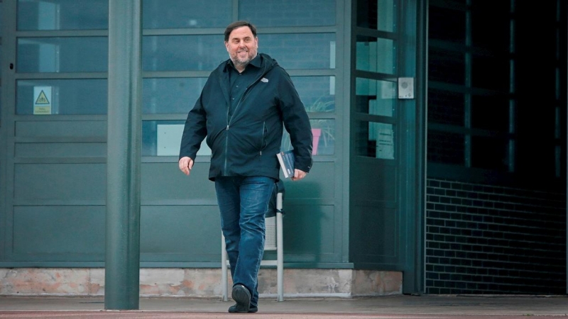 El exvicepresidente de la Generalitat Oriol Junqueras, en su primera salida de la cárcel de Lledoners. EFE/Susanna Sáez/Archivo