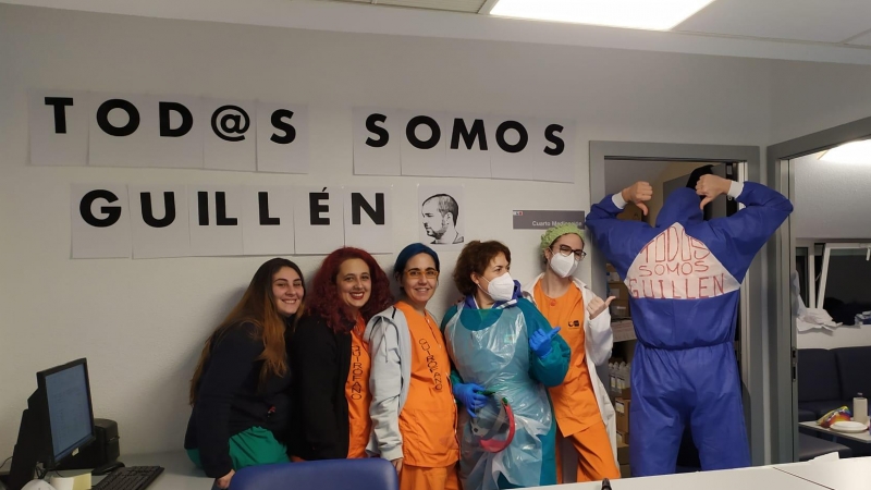 Compañeros del Guillén del Barrio, en una imagen de apoyo al enfermero y delegado sindical del MATS.