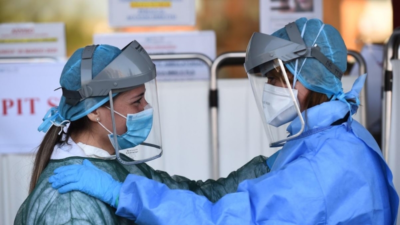 Personal sanitario en un hospital de Turín, Italia. REUTERS