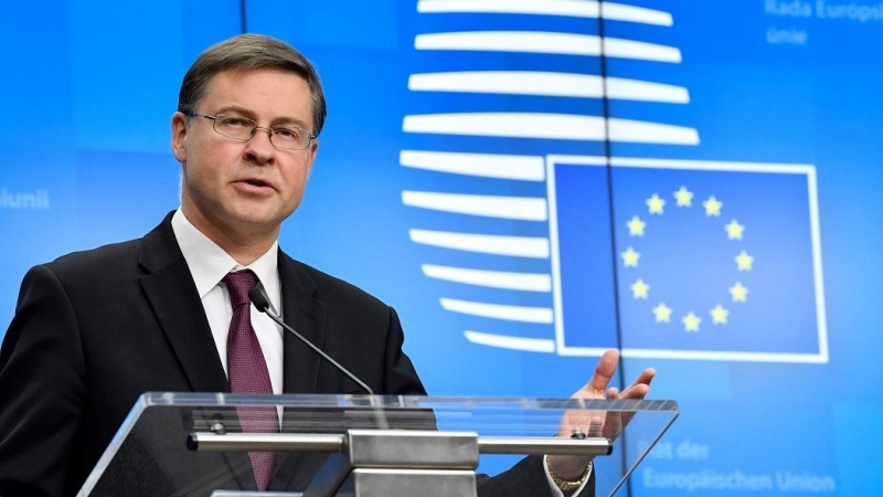 El vicepresidente de la Comisión Europea encargado de asuntos económicos, Valdis Dombrovskis, en una rueda de prensa en Bruselas. AFP/John Thys