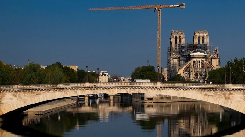 12/04/2020.- Vistas de la catedral de  Notre Dame (París). / EFE