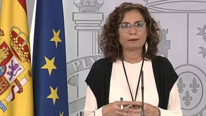 Captura de la señal institucional de Moncloa de la ministra Portavoz, María Jesús Montero, durante la rueda de prensa ofrecida este jueves. EFE/Moncloa