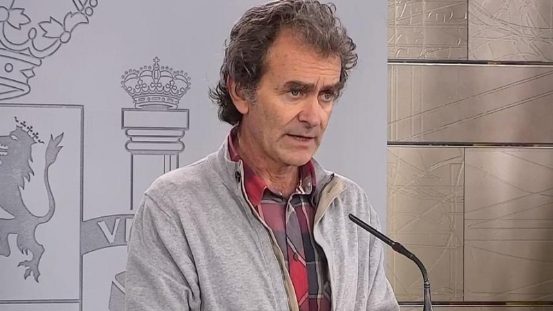 Captura de la señal institucional de Moncloa del director del Centro de Coordinación de Alertas y Emergencias Sanitarias, Fernando Simón, durante la rueda de prensa ofrecida hoy sábado tras la reunión del gabinete técnico de seguimiento de la crisis del c