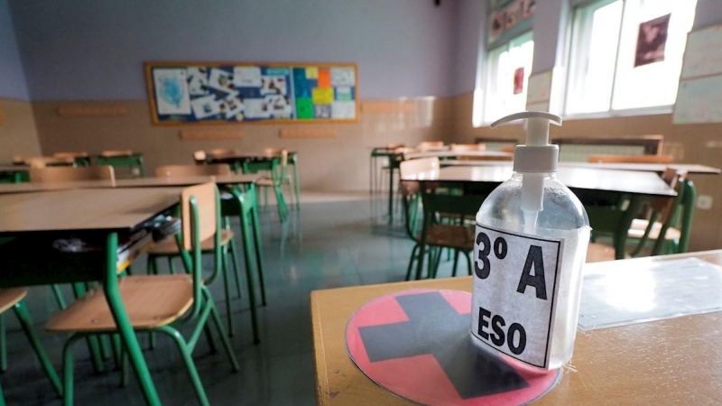 Un aula vacía en un colegio. EFE/ R. García/Archivo