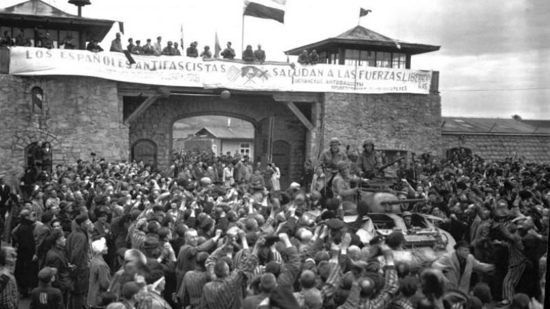 Prisioneros de Mauthausen saludan a la 11ª División Acorazada de los EE UU por su liberación