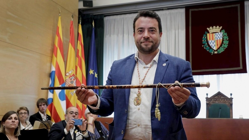 El exalcalde de Badalona Àlex Pastor (PSC) en su toma de posesión el año pasado./  Susanna Saéz (EFE)