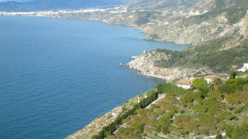 Acantilados de Maro-Cerro Gordo. | Turismo Andalucía.org