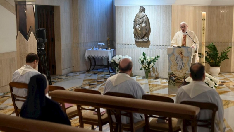El papa Francisco ofrece una misa en Casa Santa Marta, en la Ciudad del Vaticano. /EFE