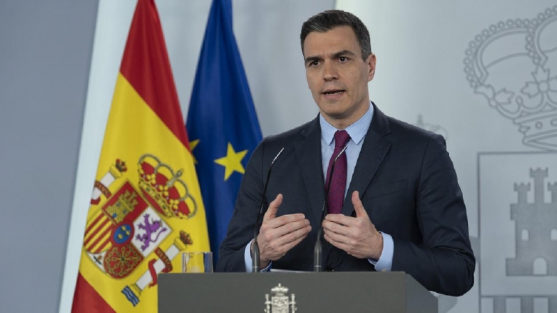 El presidente del gobierno, Pedro Sánchez, durante la rueda de prensa telemática ofrecida tras el Consejo de Ministros en el que se ha acordado el plan de desescalada del estado de alarma por la pandemia del coronavirus. MONCLOA