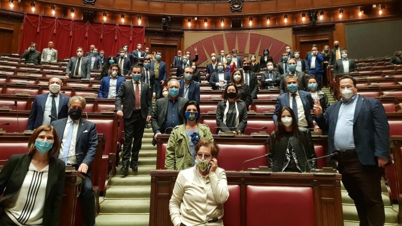 Salvini y sus diputados pasan la noche en el Parlamento para protestar contra el Gobierno | Twitter