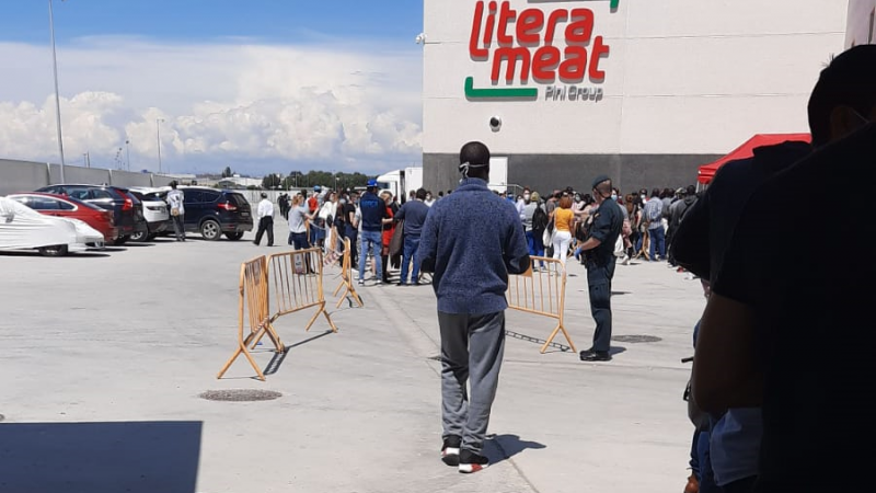 Se produjeron aglomeraciones en la entrada al matadero, incluso el día en que se efectuaron los test, hasta la intervención de la Guardia Civil