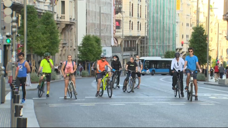 Gran Vía se llena de vida con el segundo día de permiso para pasear