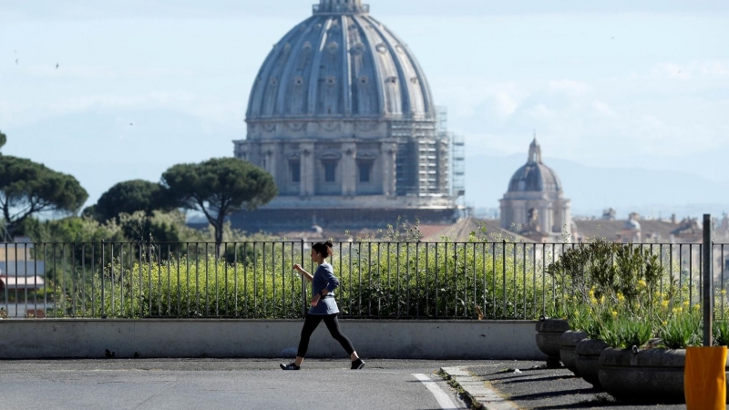 El Vaticano sigue cerrado por la emergencia del coronavirus. REUTERS/Remo Casilli