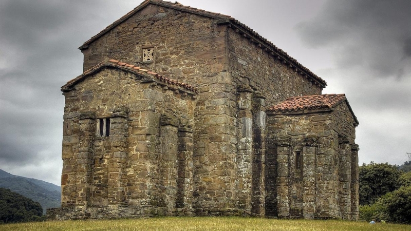 Vista exterior de Santa Cristina de Lena. WIKIPEDIA