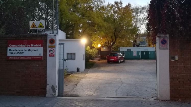 Sanitarios de residencias de ancianos se sienten 'abandonados' por parte del Gobierno de Díaz-Ayuso